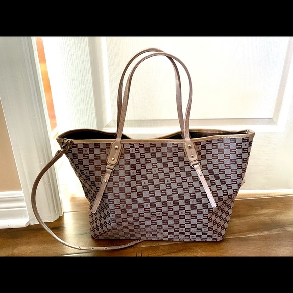 Handbags - NWOT Women’s Tote Bag
